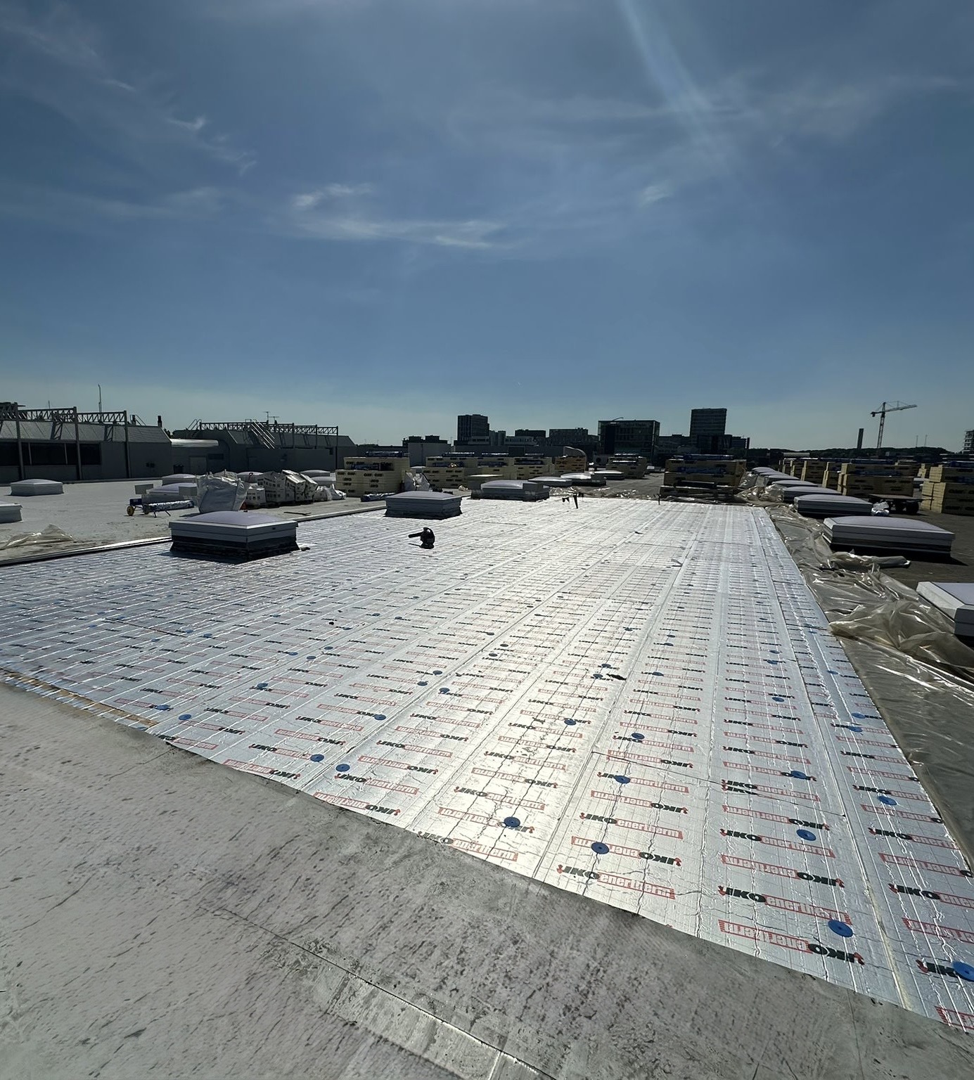 Nieuwe isolatie en PVC-dakbedekking